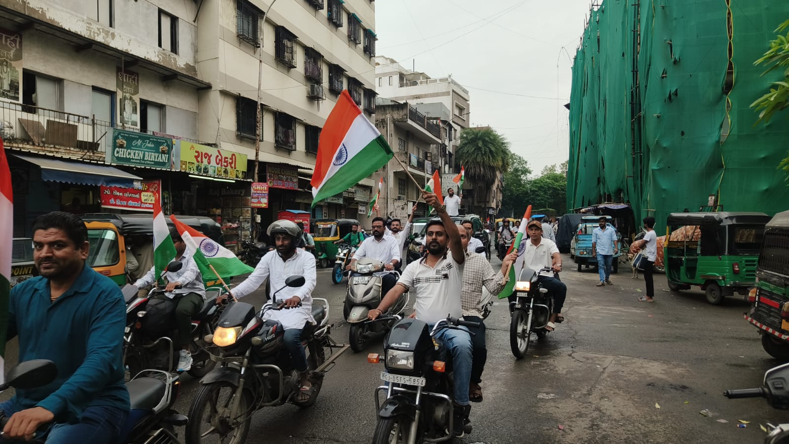 AAP દ્વારા ગુજરાતમાં ઉત્સાહભેર સ્વતંત્રતા દિનની ઉજવણી, તિરંગા બાઇક રેલી સાથે ભ્રષ્ટાચાર-બેરોજગારી સામે લડતનો સંકલ્પ સુરત નોર્થ