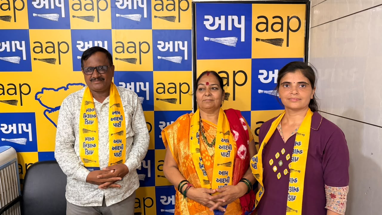 જૂનાગઢમાં પ્રજાપતિ સમાજના અગ્રણી નિર્મળાબેન અને પ્રવિણભાઈ કુકડિયા આમ આદમી પાર્ટીમાં જોડાયા NAVSARJAN SANSKRUTi 20