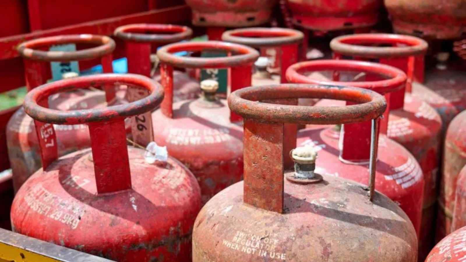 ૧ ઓક્ટોબરથી BAA વગર સબસિડીવાળો LPG નહીં મળે: ૧ ઓક્ટોબર પહેલાં આધાર વેરિફિકેશન કરાવવું ફરજિયાત NAVSARJAN SANSKRUTi 92