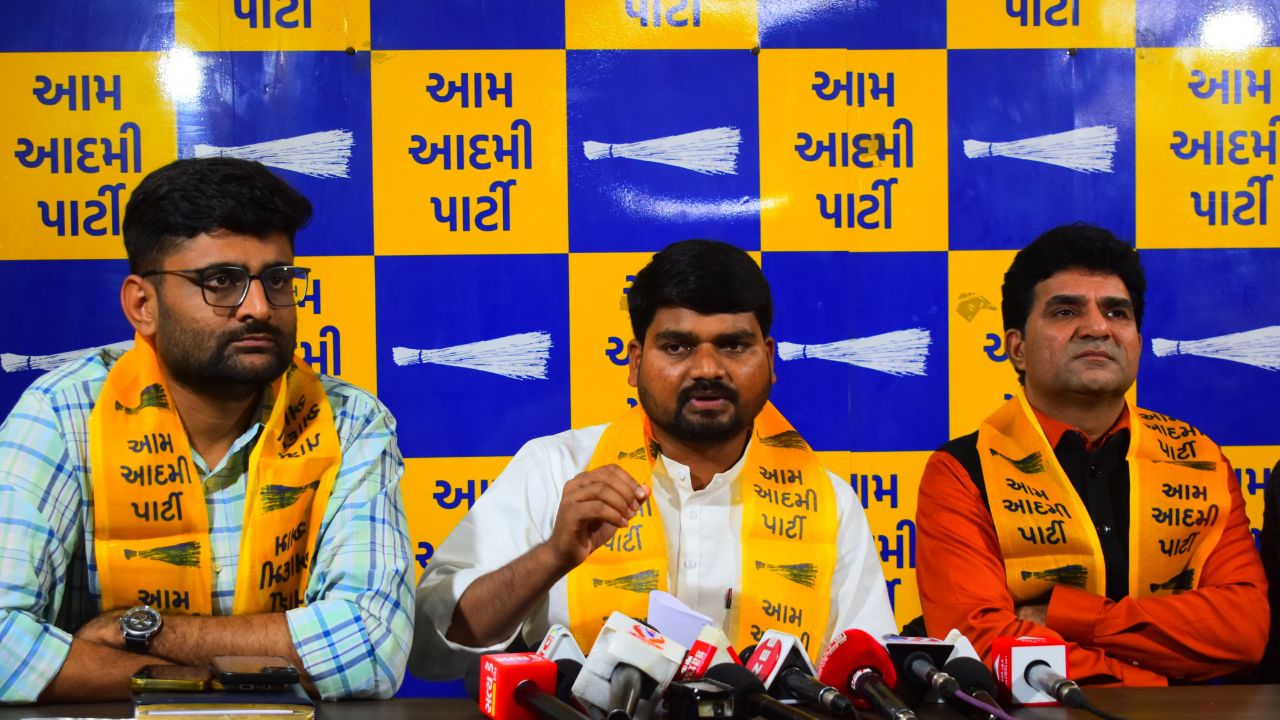 આપ નેતા મનોજ સોરઠિયાએ ચૈતર વસાવાના સમર્થનમાં ‘આદિવાસી ન્યાય યાત્રા’ યોજવાની કરી જાહેરાત. NAVSARJAN SANSKRUTI 109