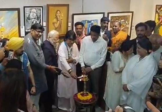 आकृति आर्ट फाउंडेशन द्वारा मुंबई की सिमरोज़ा आर्ट गैलरी में 25वीं अंतर्राष्ट्रीय समूह कला प्रदर्शनी का हुआ भव्य शुभारम्भ। NAVSARJAN SANSKRUTI 2